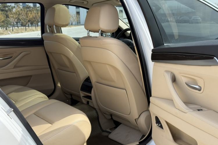 Used BMW 5 Series 2014 525Li Luxury Design Package Interior 11