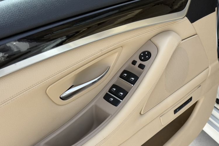 Used BMW 5 Series 2014 525Li Luxury Design Package Interior 12