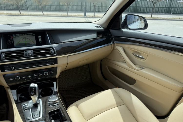 Used BMW 5 Series 2014 525Li Luxury Design Package Interior 14
