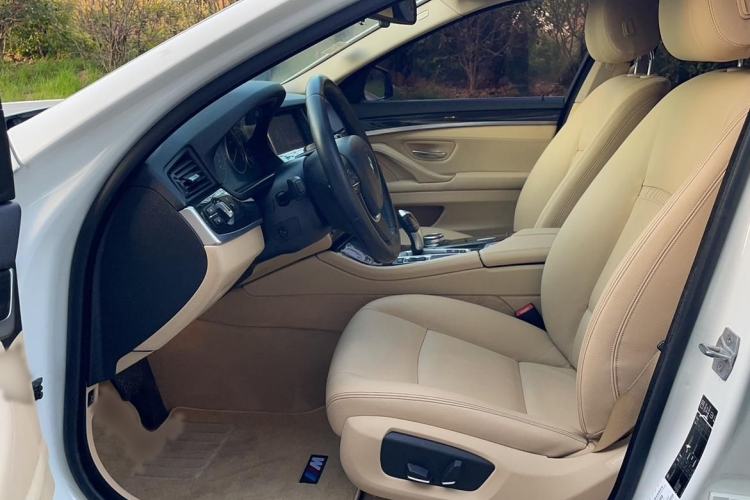 Used BMW 5 Series 2014 525Li Luxury Design Package Interior 2