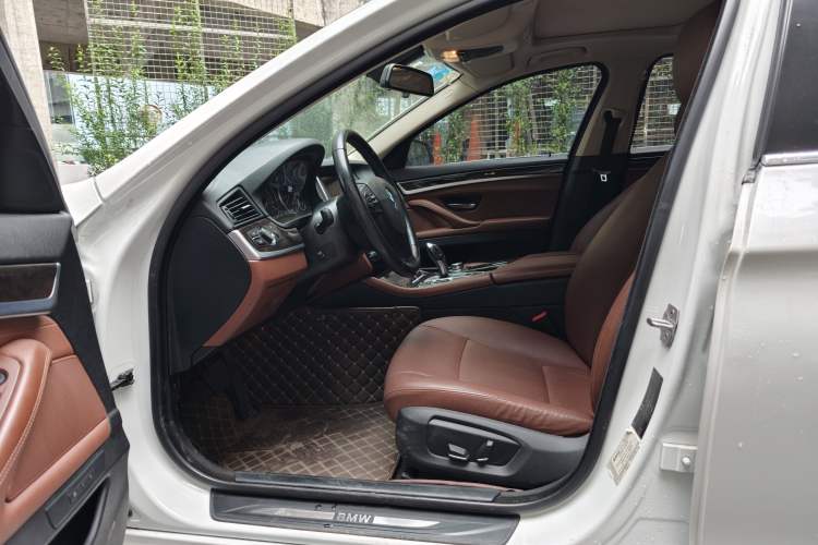 Used BMW 5 Series 2014 525Li Leading Model Interior 2