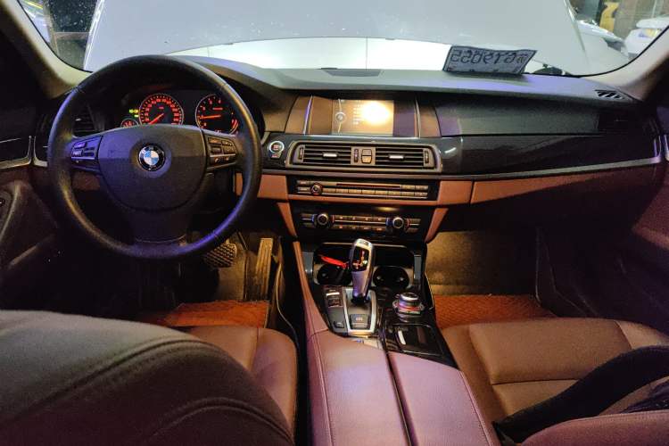 Used BMW 5 Series 2014 520i Elegant Edition Interior 2