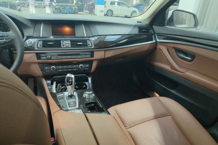 Used BMW 5 Series 2014 525Li Leading Model Interior 2