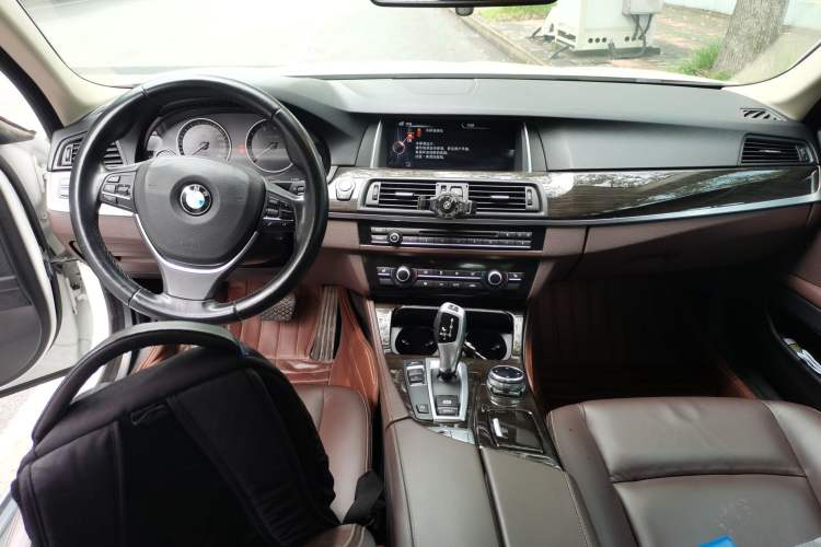 Used BMW 5 Series 2014 525Li Luxury Design Package Interior 2