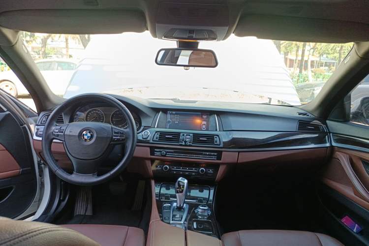Used BMW 5 Series 2014 525Li Leading Model Interior 2