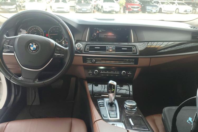 Used BMW 5 Series 2014 528Li Leading Model Interior 2