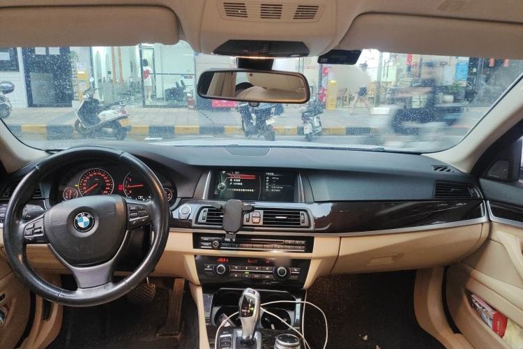 Used BMW 5 Series 2014 528Li xDrive Premium Edition Interior 2