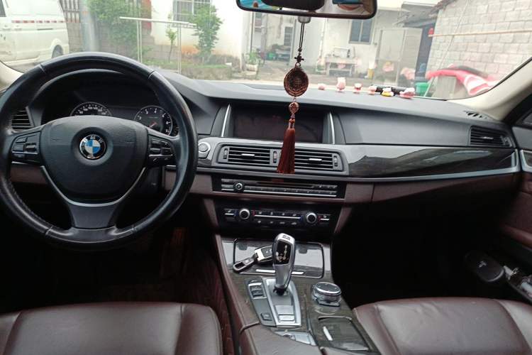 Used BMW 5 Series 2014 525Li Luxury Design Package Interior 2
