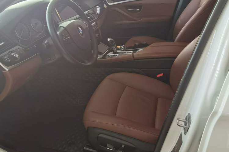 Used BMW 5 Series 2014 520Li Elegant Model Interior 2