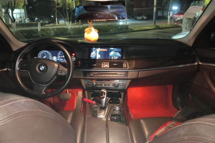 Used BMW 5 Series 2014 525Li Luxury Design Package Interior 2