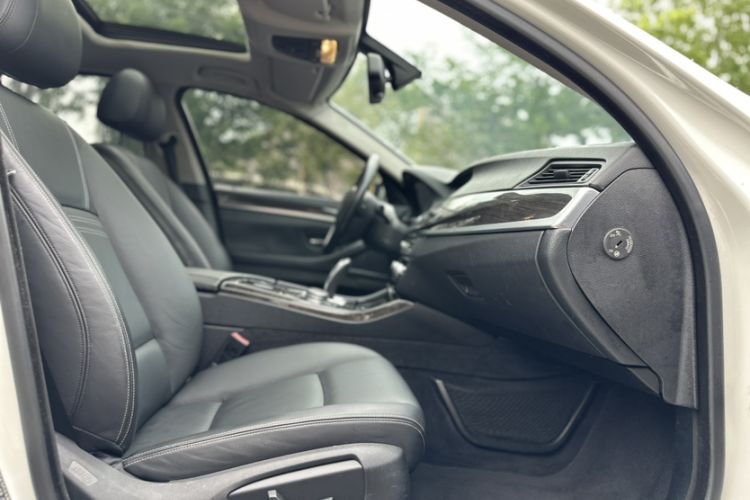 Used BMW 5 Series 2014 525Li Luxury Design Package Interior 2