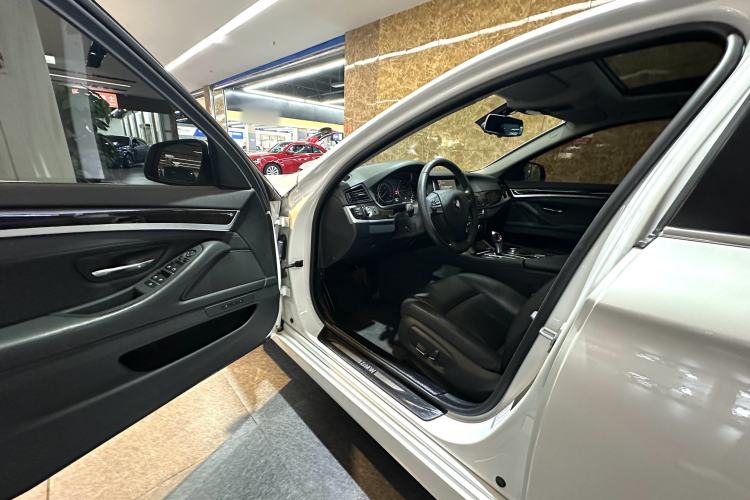 Used BMW 5 Series 2014 525Li Leading Model Interior 2