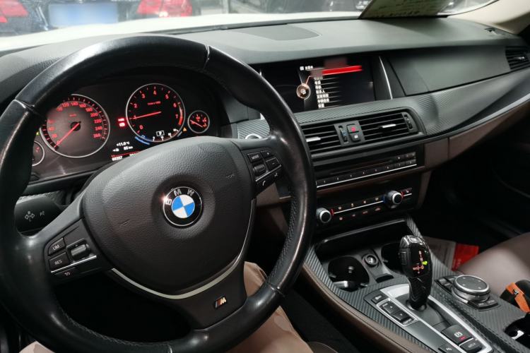 Used BMW 5 Series 2014 525Li Luxury Design Package Interior 2