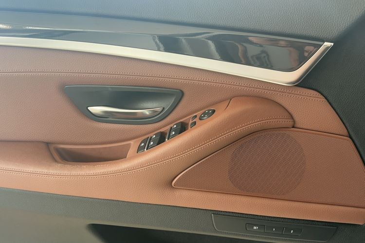 Used BMW 5 Series 2014 520Li Elegant Model Interior 2