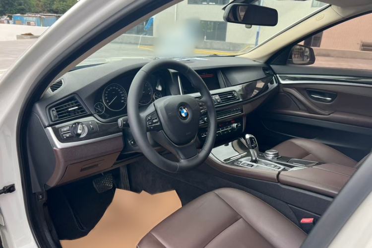 Used BMW 5 Series 2014 525Li Luxury Design Package Interior 2