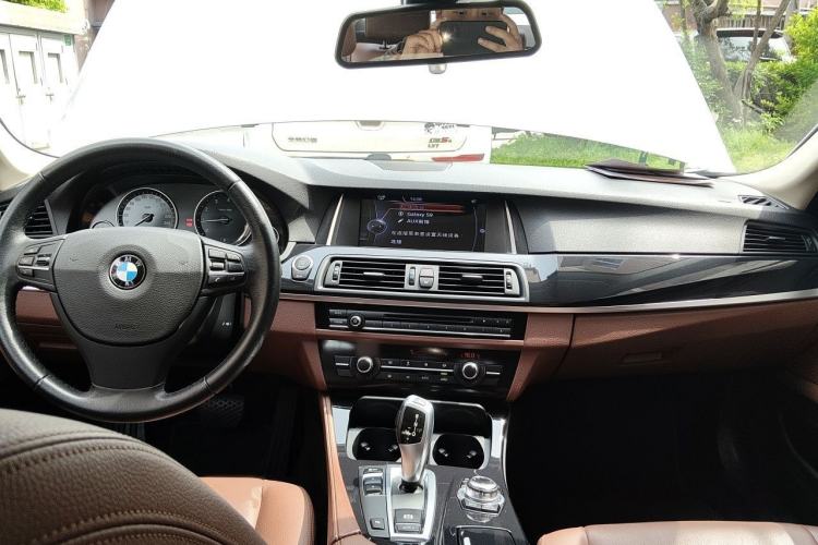 Used BMW 5 Series 2014 520Li Elegant Model Interior 2