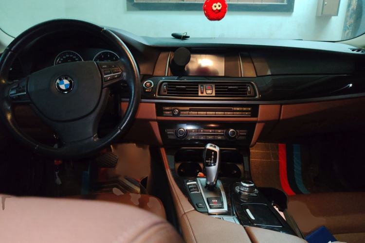 Used BMW 5 Series 2014 520i Elegant Edition Interior 2
