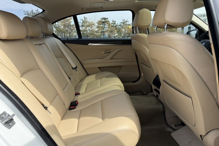 Used BMW 5 Series 2014 525Li Luxury Design Package Interior 2