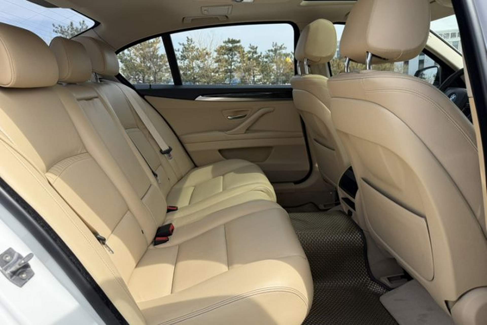 Used BMW 5 Series 2014 525Li Luxury Design Package Interior 2