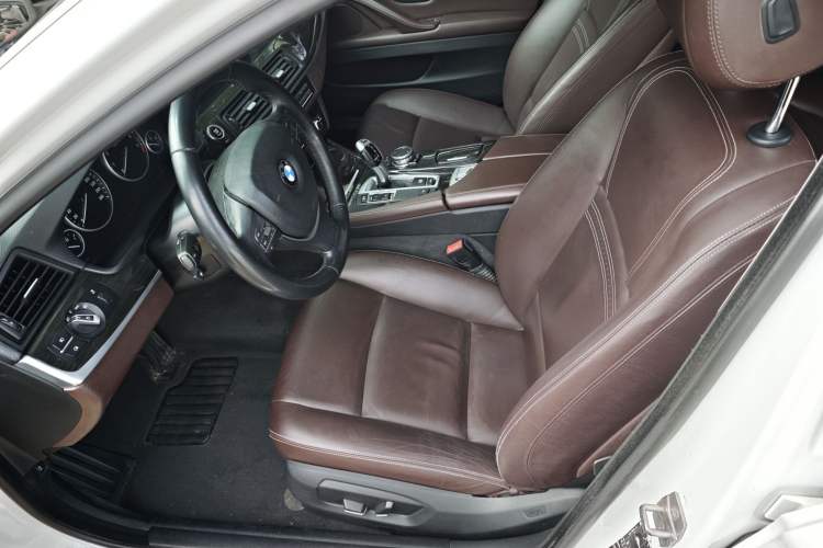 Used BMW 5 Series 2014 525Li Luxury Design Package Interior 2