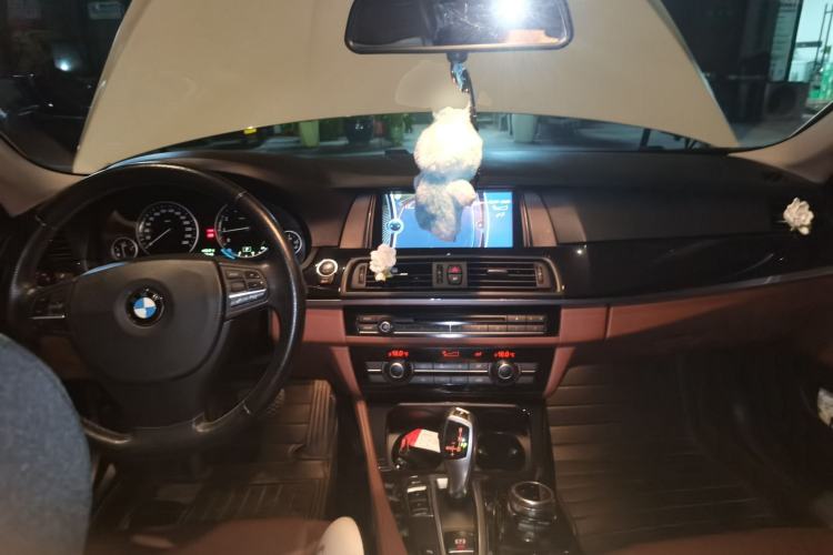 Used BMW 5 Series 2014 520Li Elegant Model Interior 2