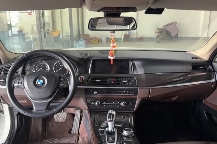 Used BMW 5 Series 2014 525Li Luxury Design Package Interior 3