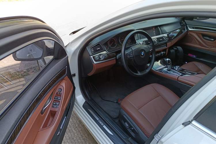 Used BMW 5 Series 2014 525Li Leading Model Interior 3