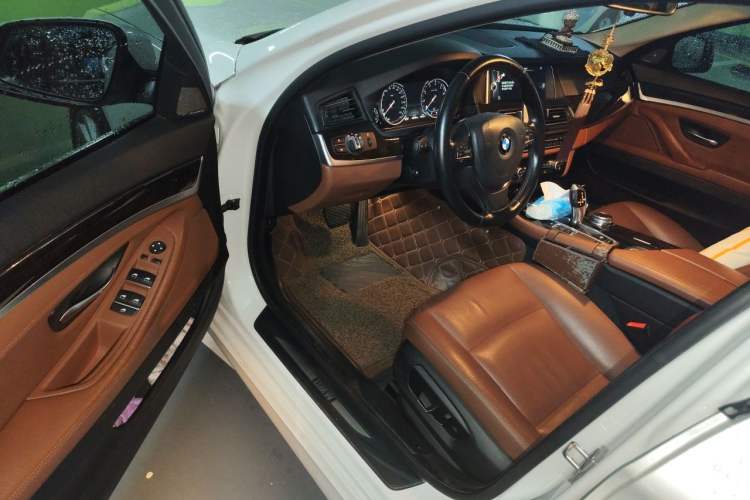 Used BMW 5 Series 2014 528Li Leading Model Interior 3