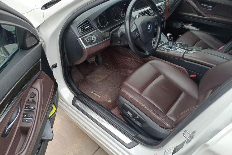 Used BMW 5 Series 2014 525Li Luxury Design Package Interior 3