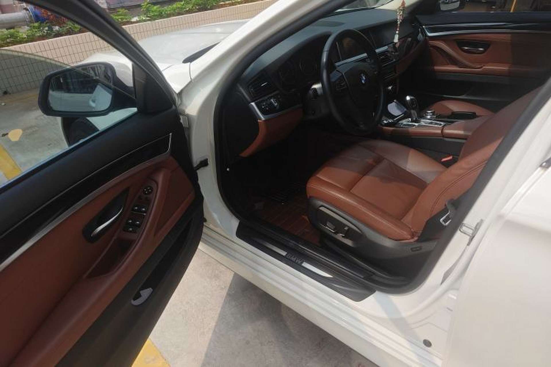 Used BMW 5 Series 2014 520i Elegant Edition Interior 3