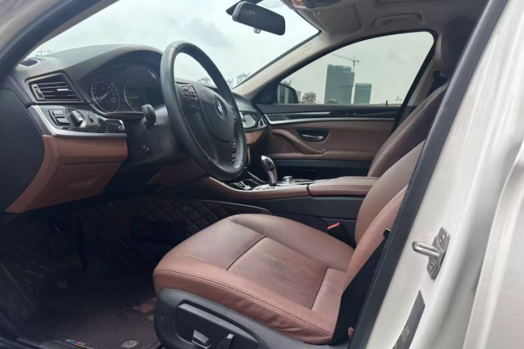 Used BMW 5 Series 2014 520Li Elegant Model Interior 3