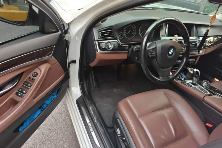 Used BMW 5 Series 2014 528Li Leading Model Interior 3