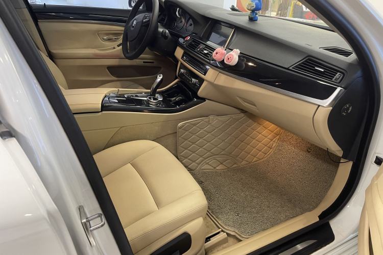 Used BMW 5 Series 2014 520Li Elegant Model Interior 3