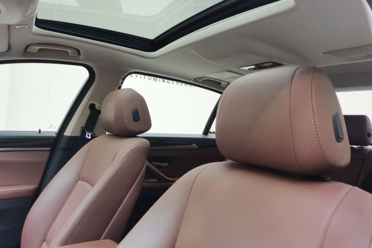 Used BMW 5 Series 2014 520Li Elegant Model Interior 3