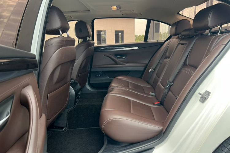 Used BMW 5 Series 2014 525Li Luxury Design Package Interior 3