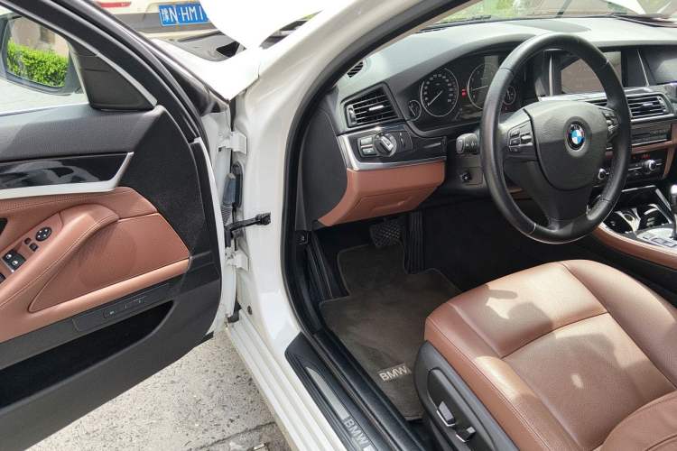 Used BMW 5 Series 2014 520Li Elegant Model Interior 3