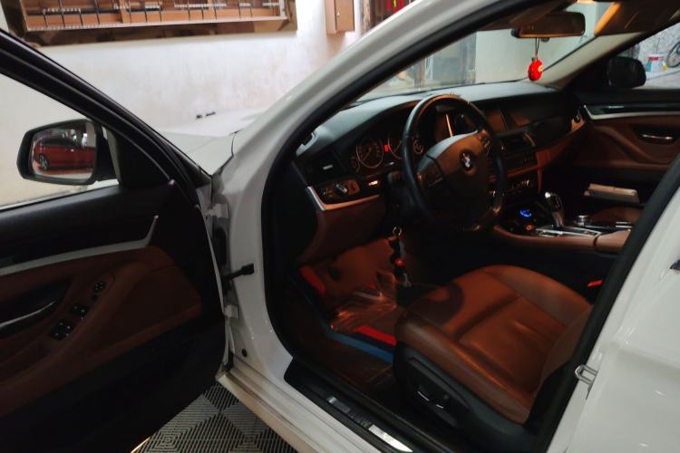 Used BMW 5 Series 2014 520i Elegant Edition Interior 3