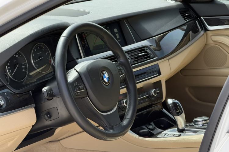 Used BMW 5 Series 2014 525Li Luxury Design Package Interior 3