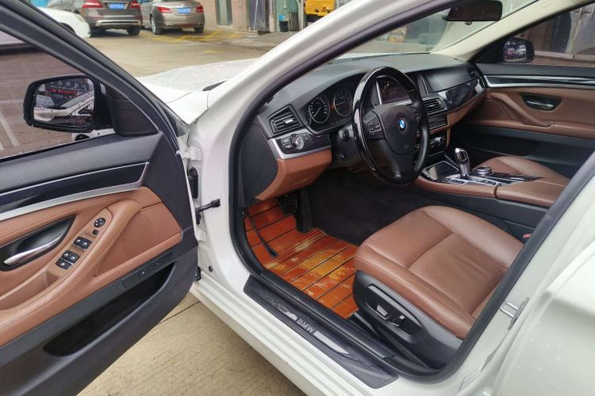 Used BMW 5 Series 2014 520i Elegant Edition Interior 3
