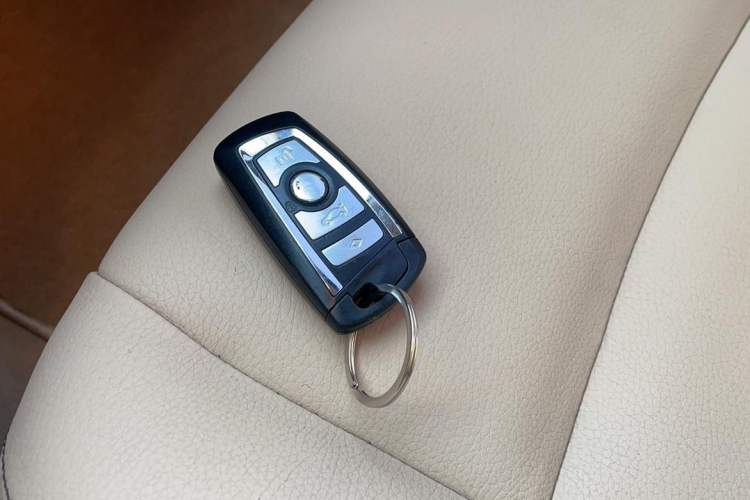 Used BMW 5 Series 2014 525Li Luxury Design Package Interior 4