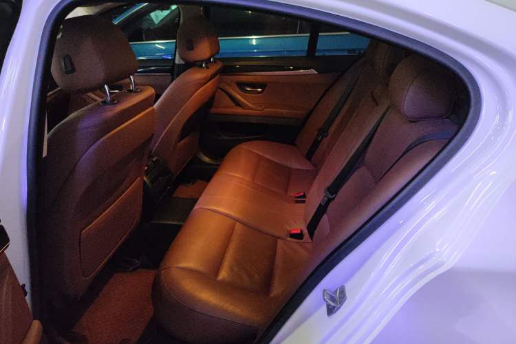 Used BMW 5 Series 2014 520i Elegant Edition Interior 4