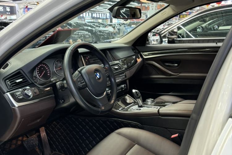 Used BMW 5 Series 2014 525Li Luxury Design Package Interior 4