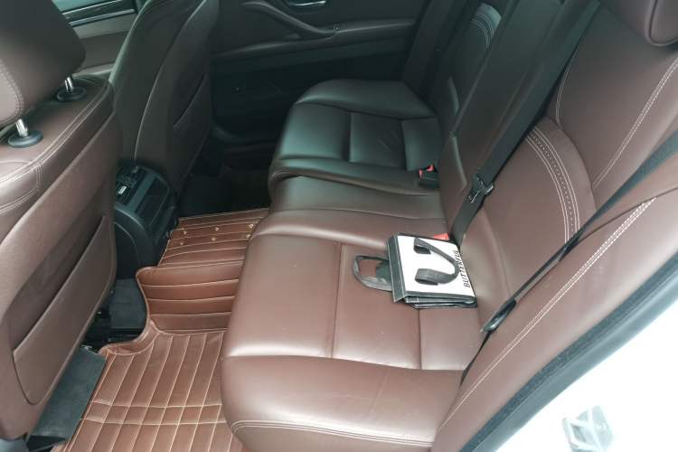 Used BMW 5 Series 2014 525Li Luxury Design Package Interior 4