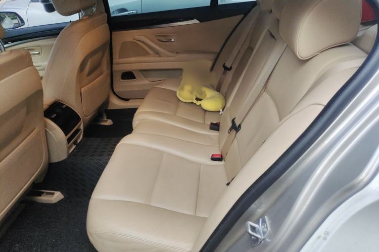 Used BMW 5 Series 2014 528Li xDrive Premium Edition Interior 4