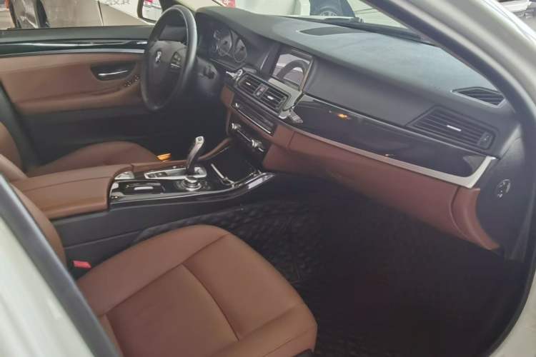 Used BMW 5 Series 2014 520Li Elegant Model Interior 4