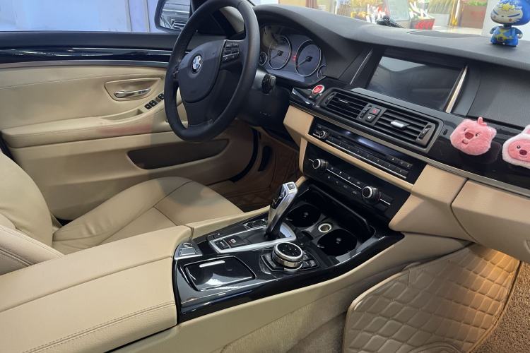 Used BMW 5 Series 2014 520Li Elegant Model Interior 4
