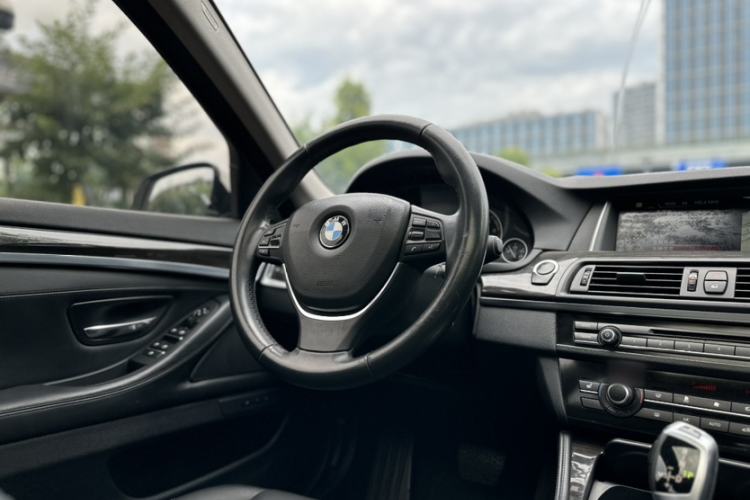 Used BMW 5 Series 2014 525Li Luxury Design Package Interior 4