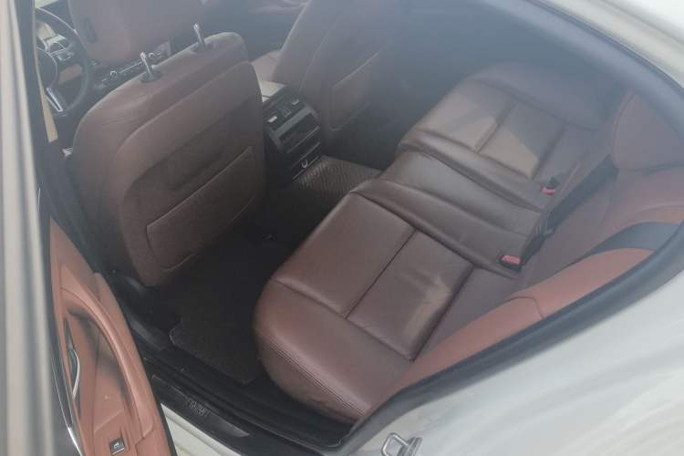 Used BMW 5 Series 2014 520Li Elegant Model Interior 4