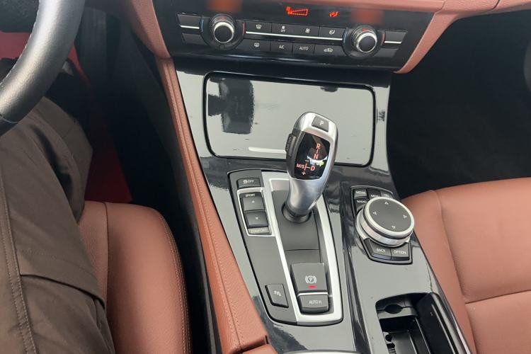 Used BMW 5 Series 2014 520Li Elegant Model Interior 4