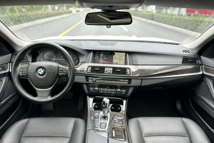 Used BMW 5 Series 2014 525Li Luxury Design Package Interior 5